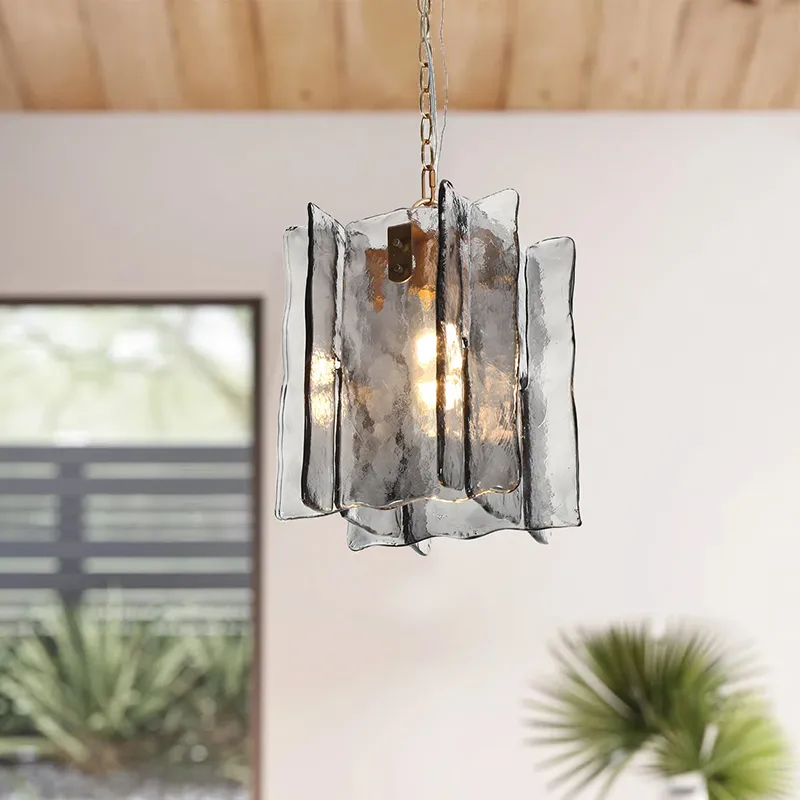 Liontin Modern