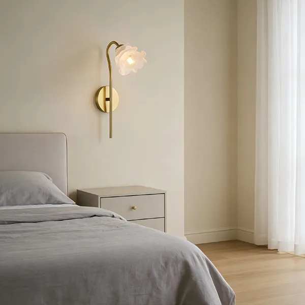 Cara Memasangkan Sconce Dinding Modern dengan Kamar Tidur